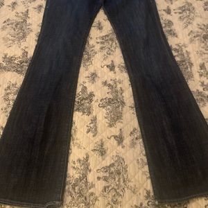 Jeans Rock and Republic boot cut Jeans. Size 29. Like new no flaws.